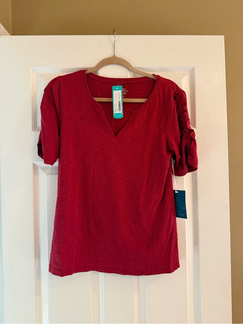 Market & Spruce Red V-Neck Short Sleeve Top with Ruched Sleeves